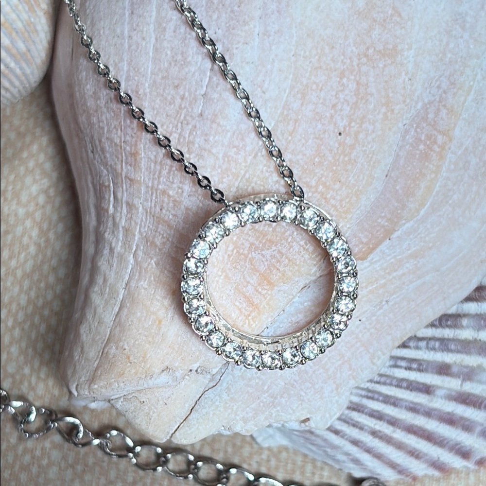 Avon Y2K  Eternity Rhinestone Open Circle Pendant Necklace Silver Tone NIB 69